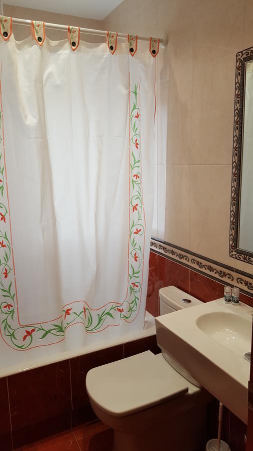 Hostal Rosi Laredo Esterno foto