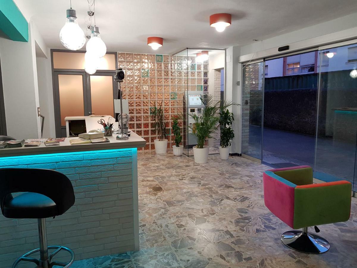 Hostal Rosi Laredo Esterno foto