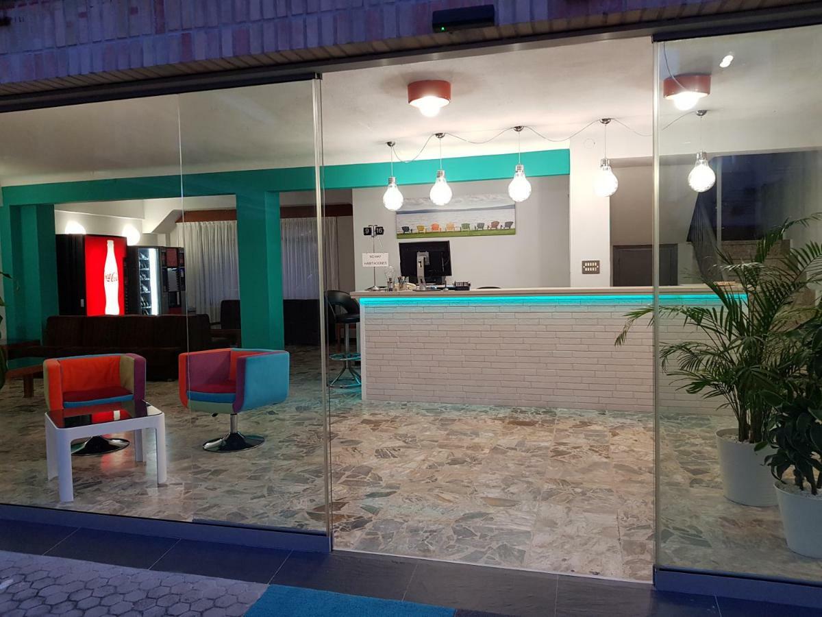 Hostal Rosi Laredo Esterno foto