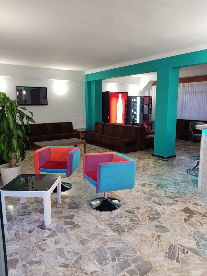 Hostal Rosi Laredo Esterno foto
